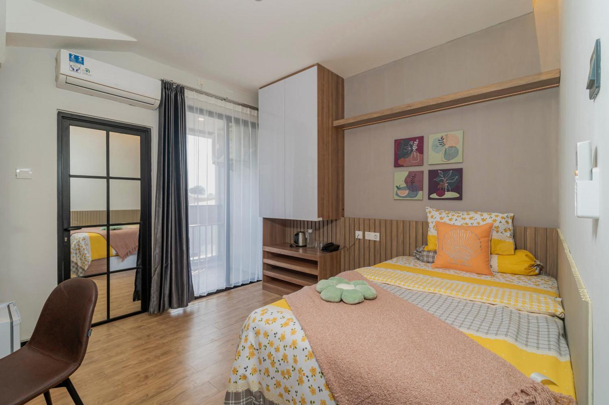 Stay.Vie Hotel Surabaya Exterior foto